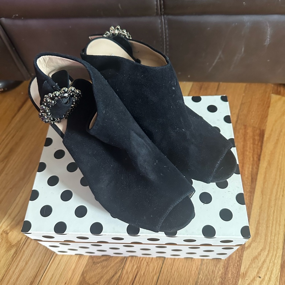 Elegant Black Women's Shoes with Embellished Detail
